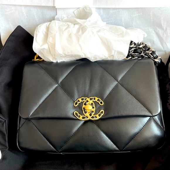 NEW CHANEL19 22B Black Lambskin Small Flap Bag Mix Hardware w/receipt - Picture 1 of 15